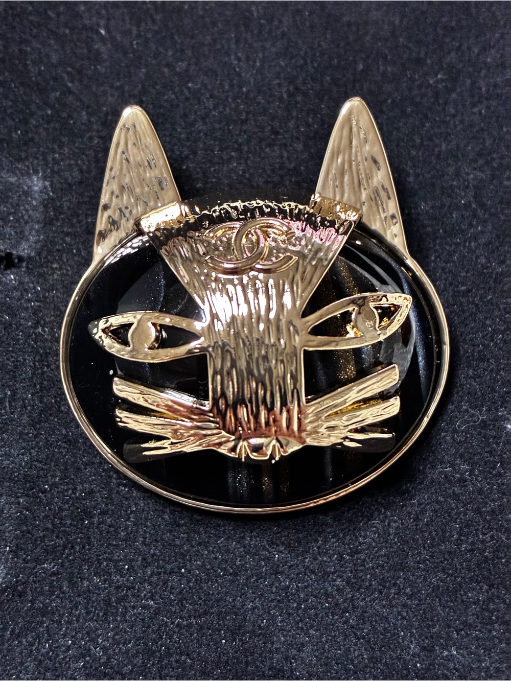 Double C CAT EGYPTIAN CAT 🐈⬛ Gold-Tone Logo Brooch